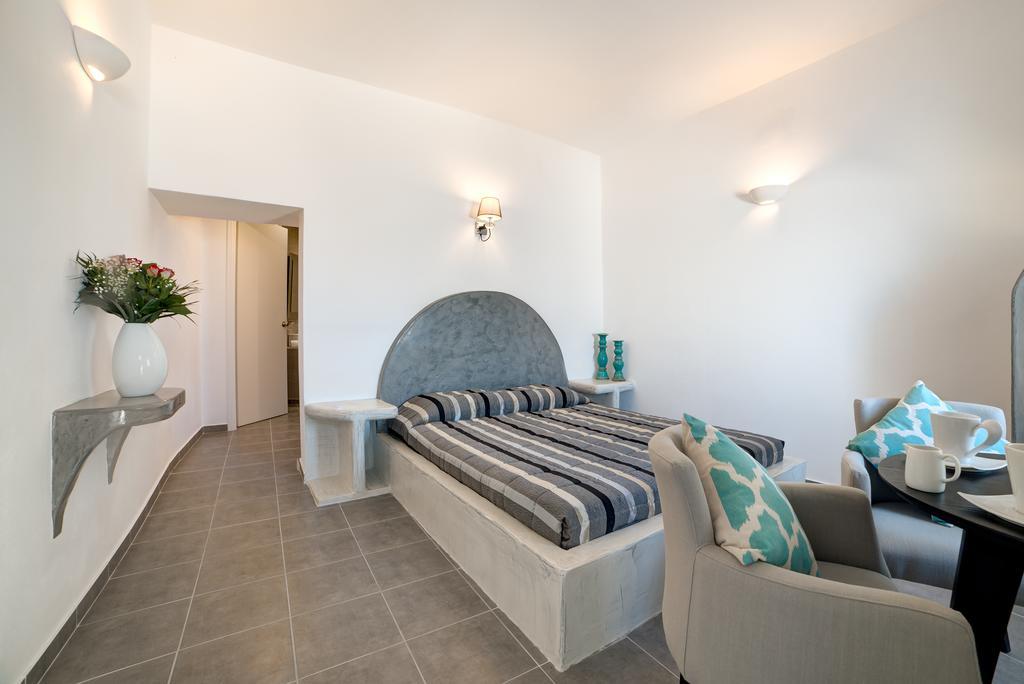 Remvi Suites Firostefani Rum bild