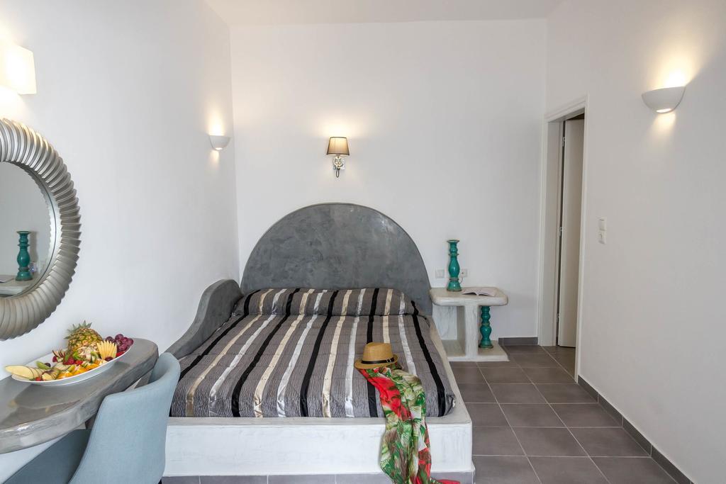 Remvi Suites Firostefani Rum bild