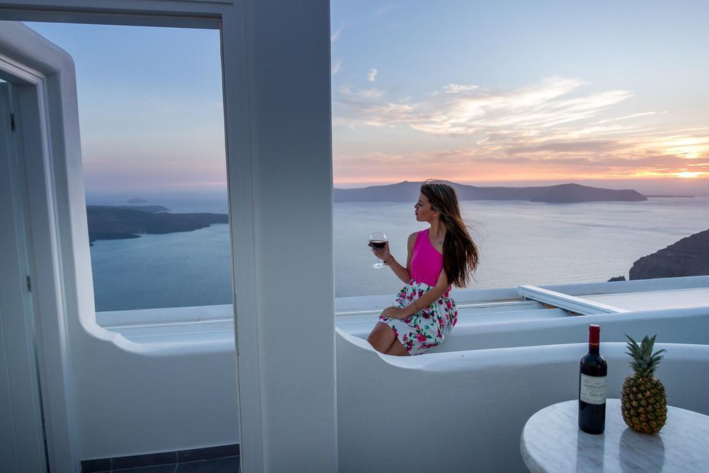 Remvi Suites Firostefani Rum bild