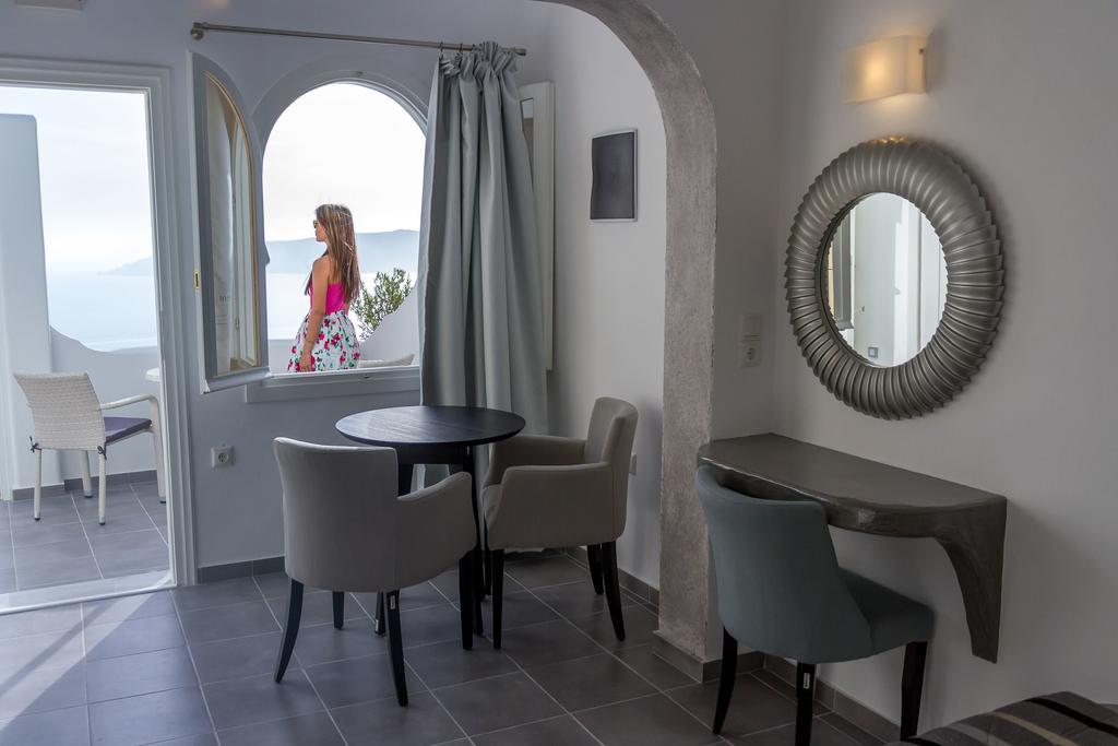 Remvi Suites Firostefani Rum bild